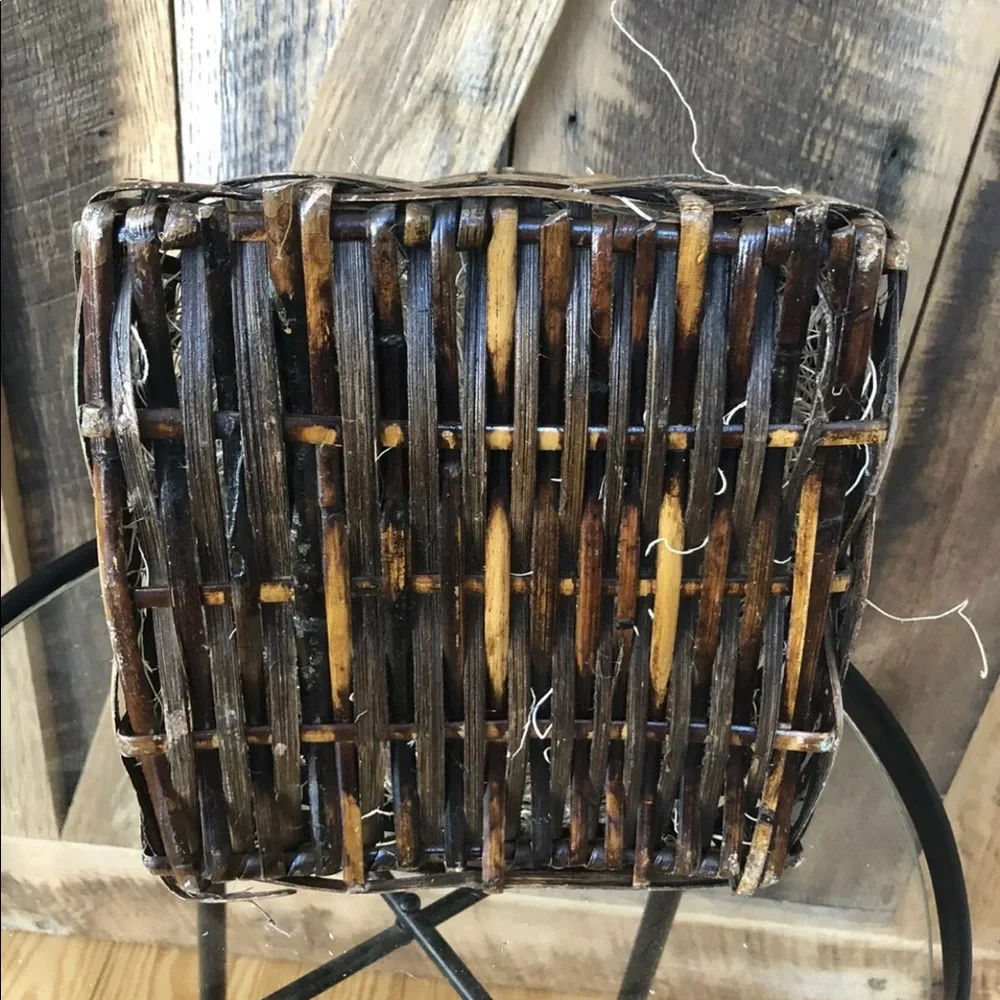 Rustic Painted Twig Handle Square Basket Excelsior for Easter‎